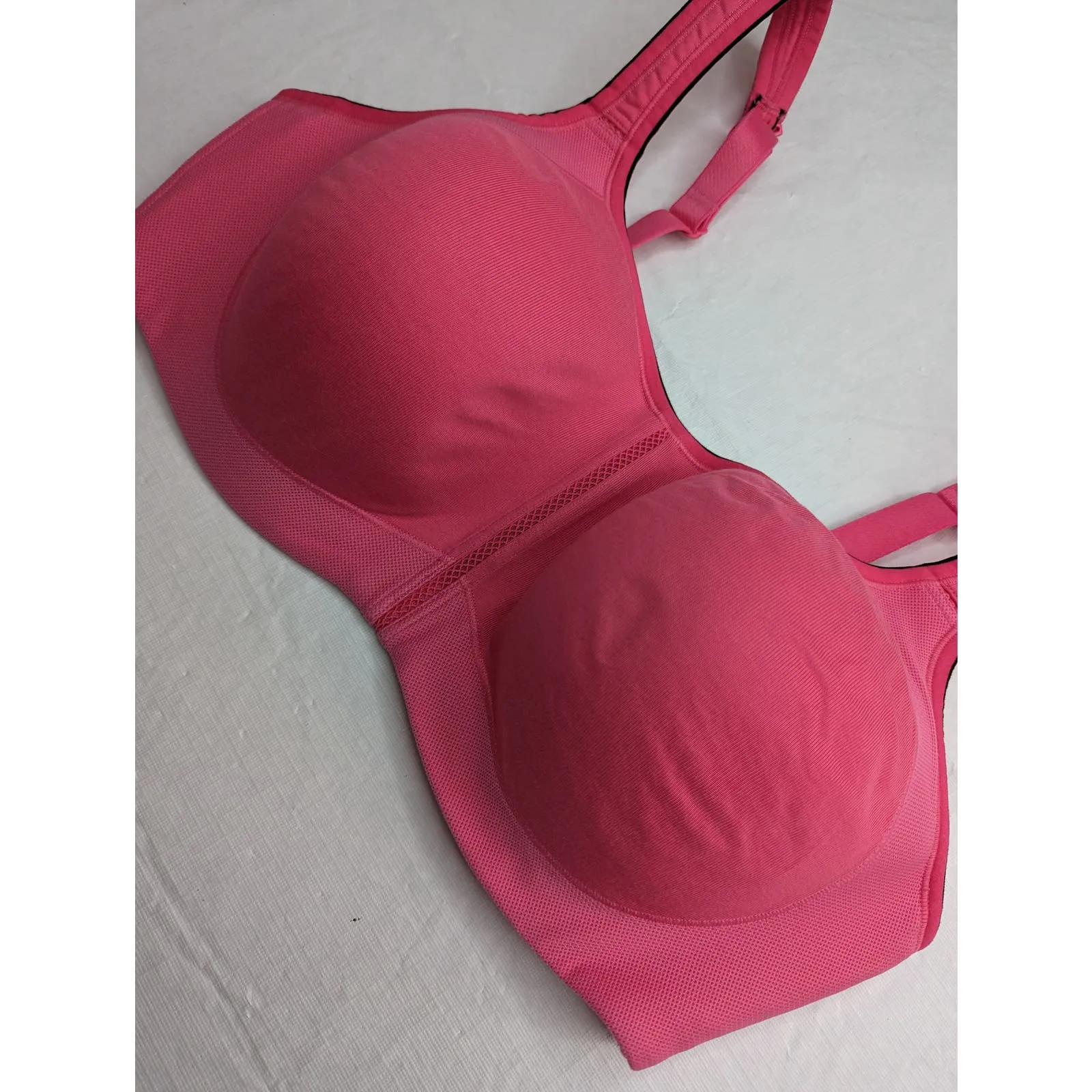 Dominique Womens Sz 38DD Bright Bubblegum Pink Lightly Padded No Wire Sports Bra