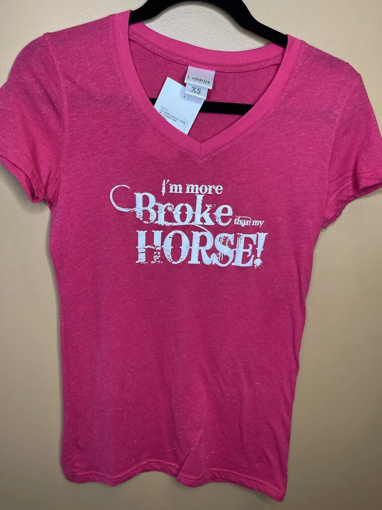 T-SHIRT V NECK I'M MORE BROKE THAN MY HORSE BLACK